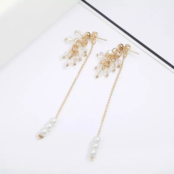 Romantic Pearl Tassel Earrings - Picture 3 of 3